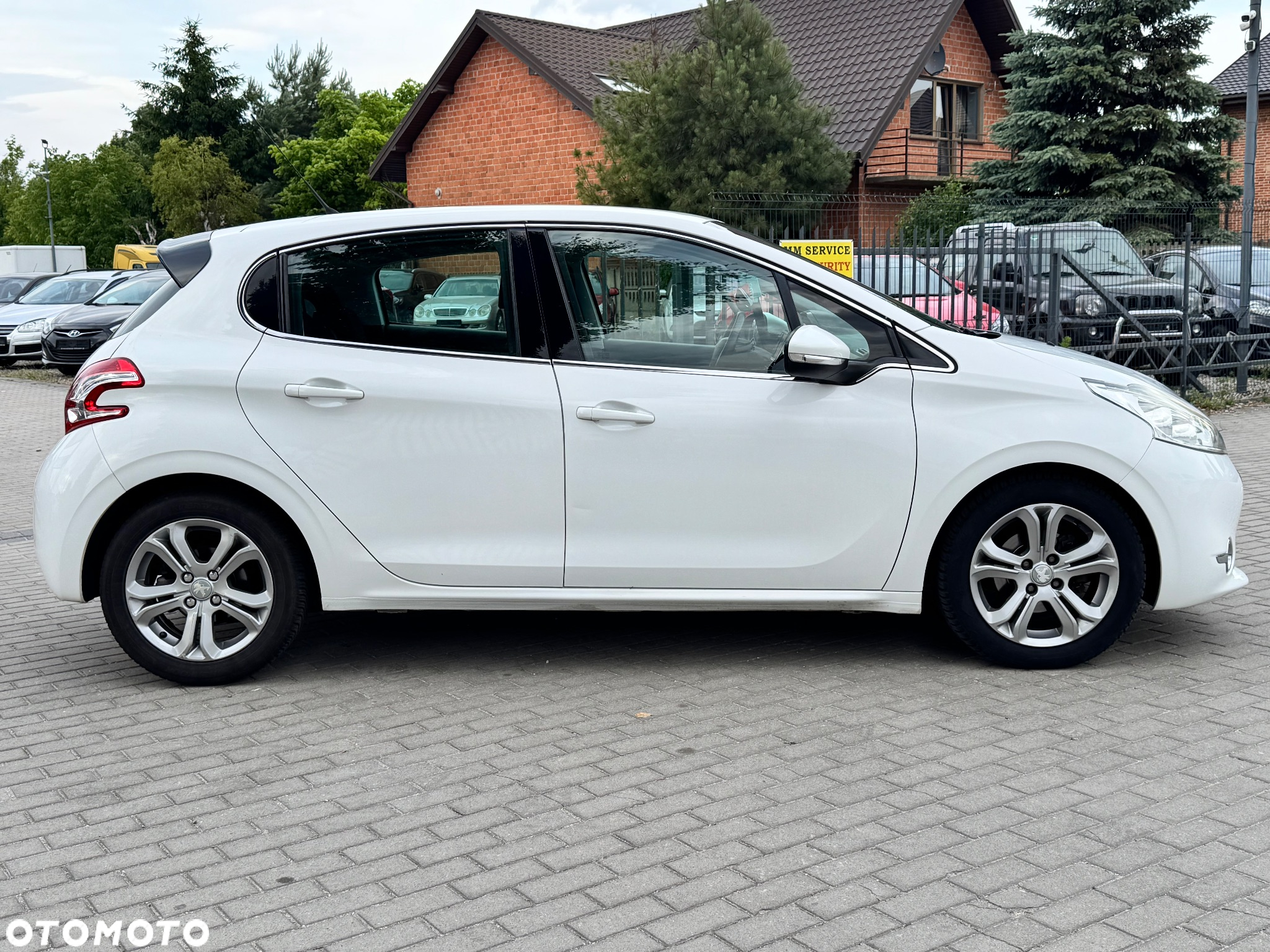 Peugeot 208 e-HDi FAP 92 Stop&Start Style - 10