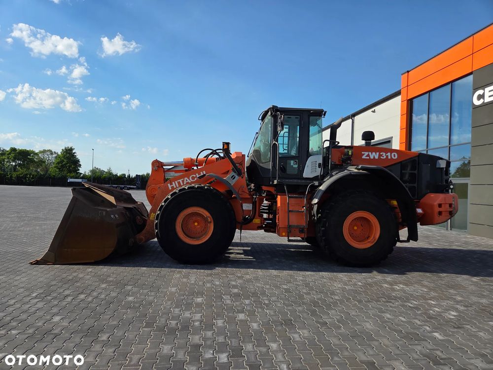 Hitachi ZW 310 / z Niemiec / stan idealny / - 2