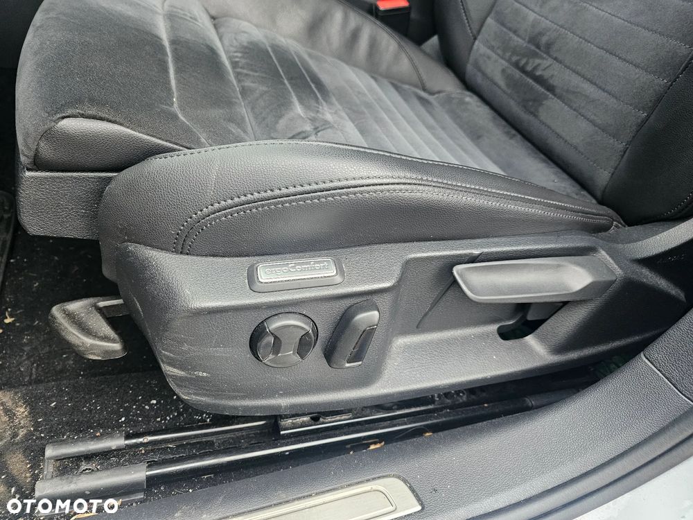 Volkswagen Passat 2.0 TDI SCR DSG Highline - 25