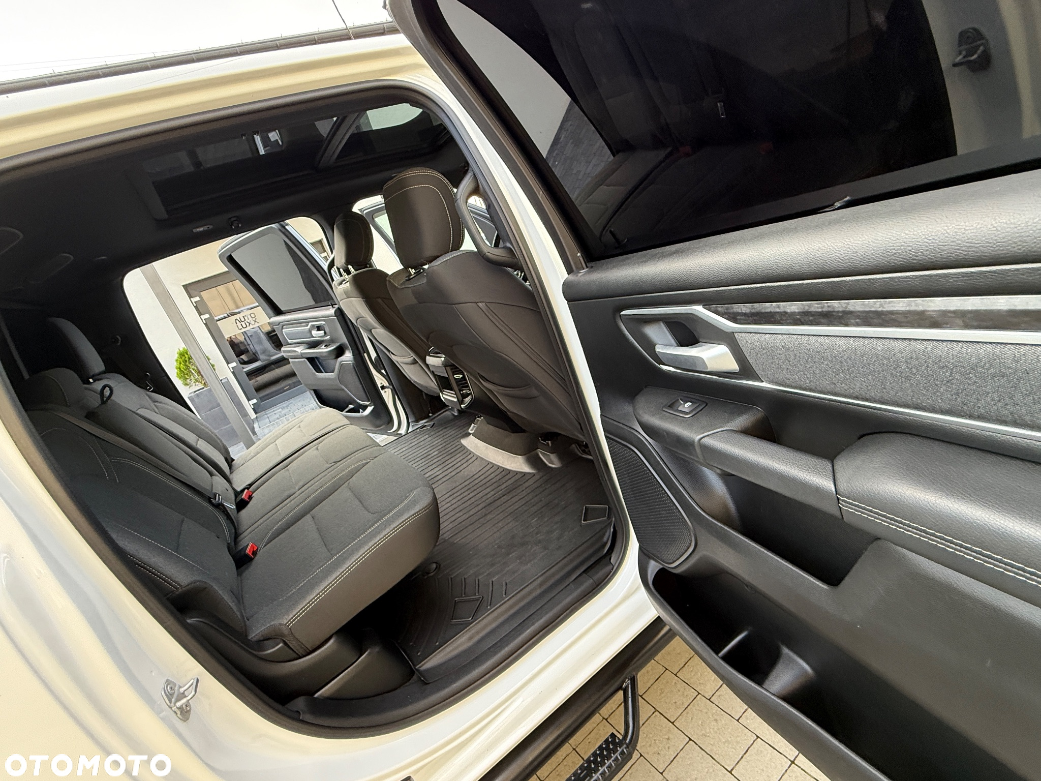 Dodge RAM 1500 5.7 4x4 - 24