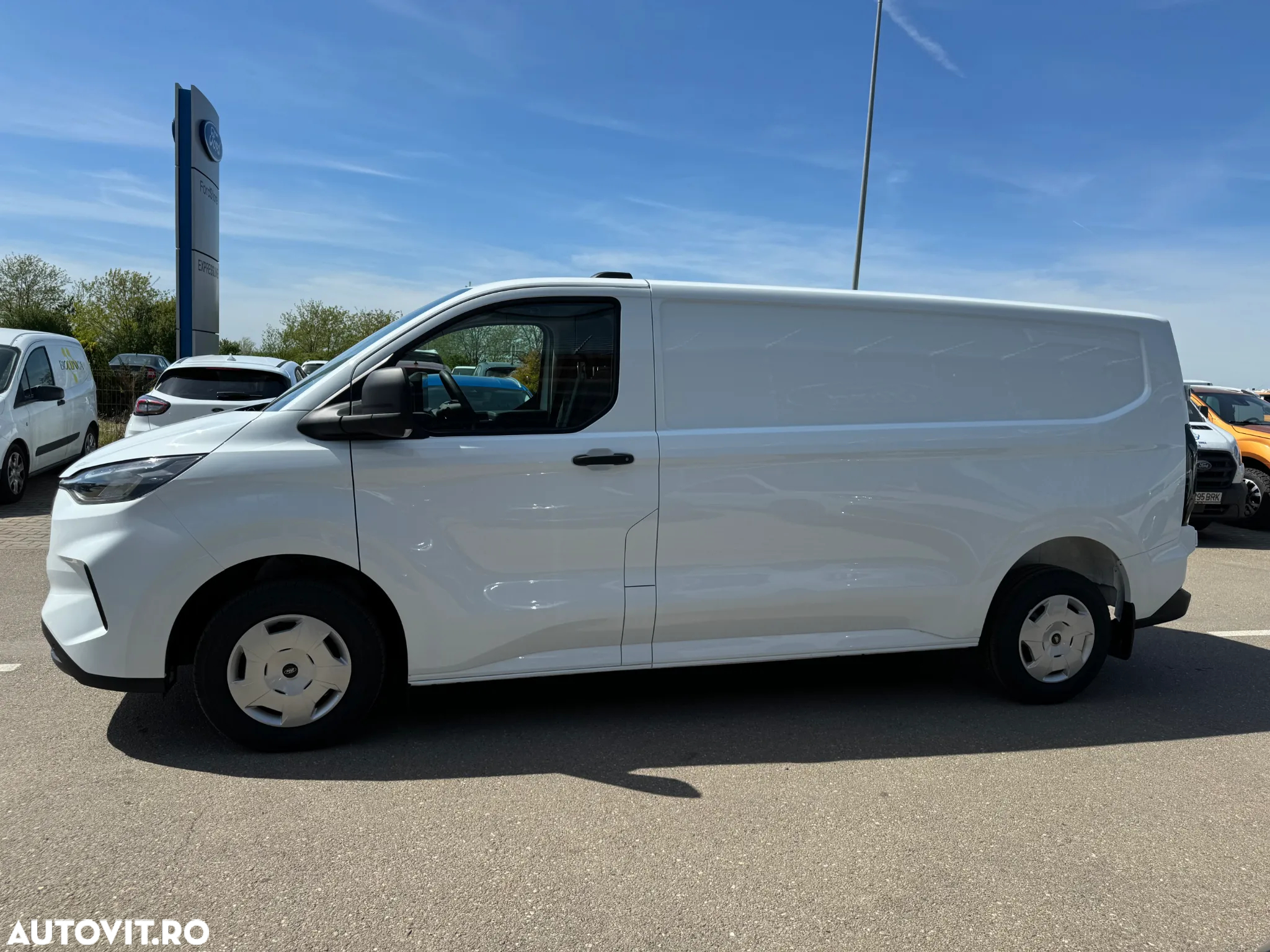 Ford Transit Custom Bus 320L 2.0 EcoBlue 136 CP 6MT L2H1 FWD Titanium - 9