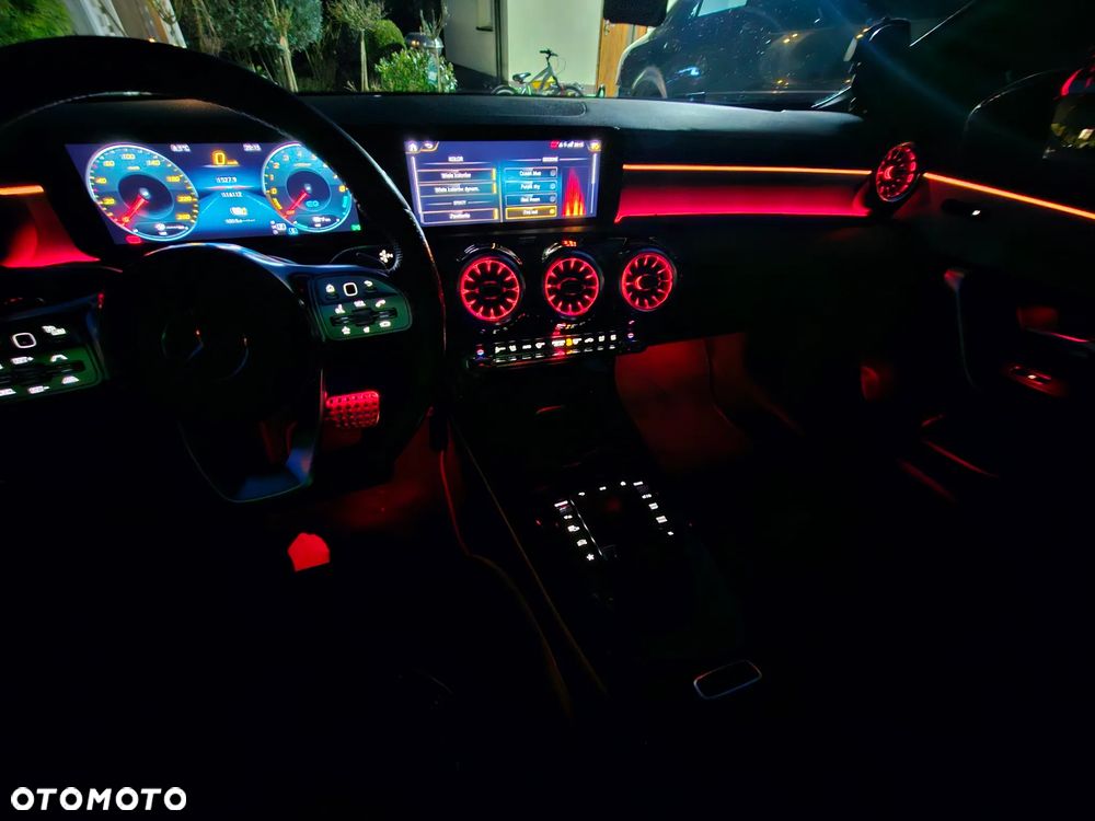 Mercedes-Benz CLA 250 e 8G-DCT AMG Line - 32