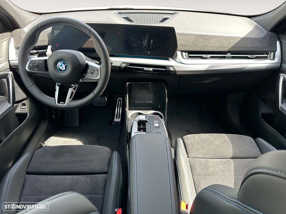 BMW iX2 eDrive20 - 10