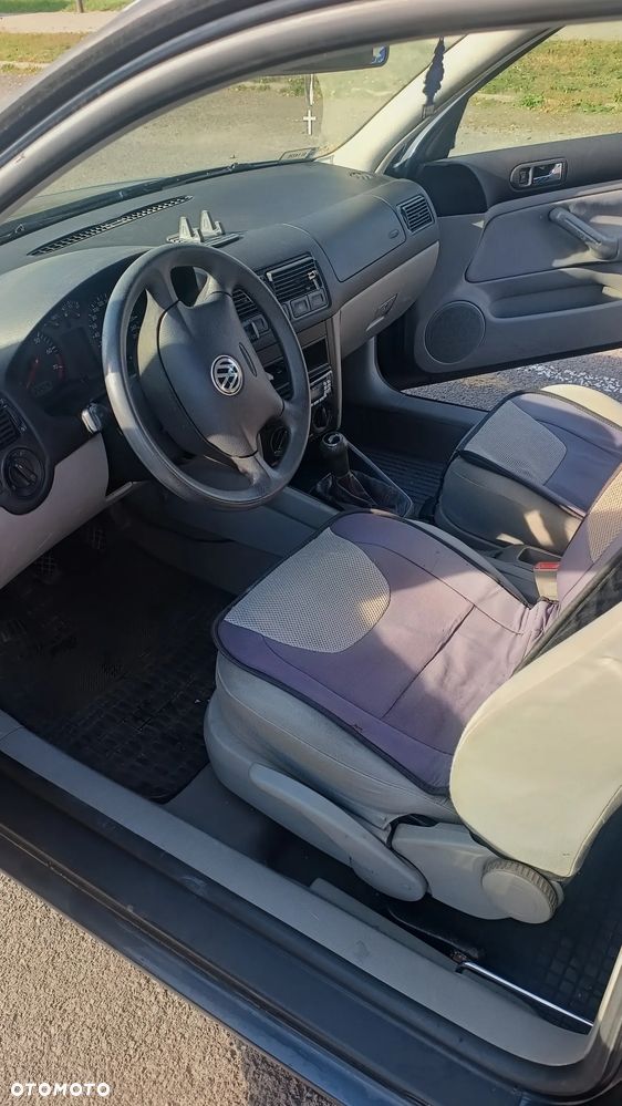 Volkswagen Golf - 6
