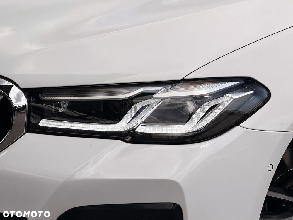 BMW Seria 5 520d xDrive M Sport sport - 9