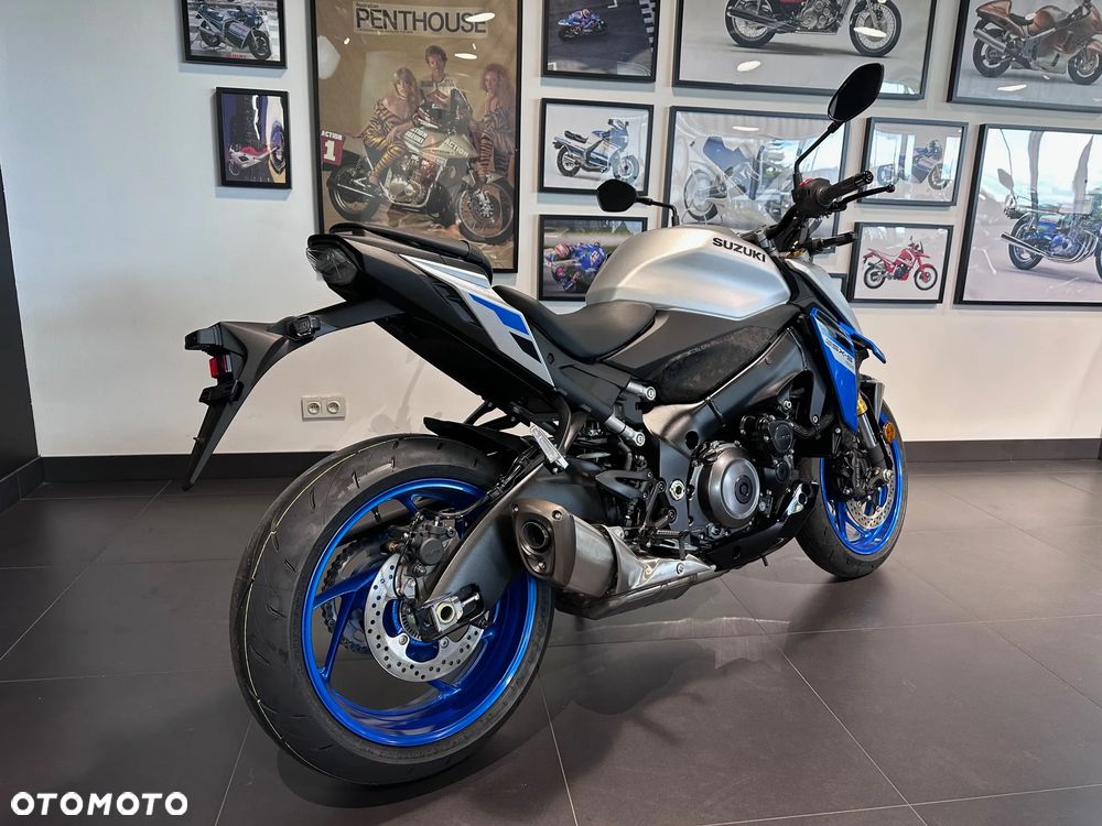 Suzuki GSX - 8