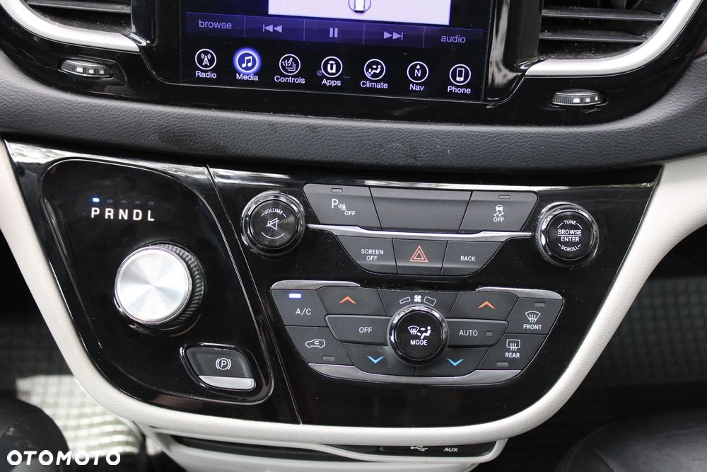 Chrysler Pacifica - 23