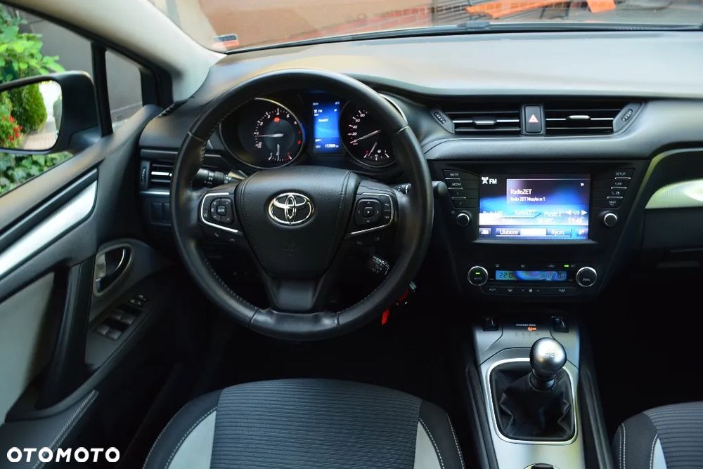 Toyota Avensis 1.8 Premium - 24