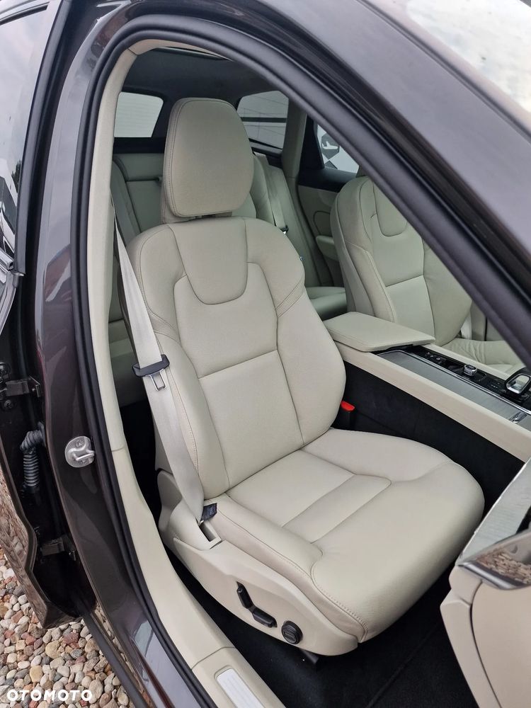 Volvo XC 60 T8 AWD Recharge Plus Bright - 24