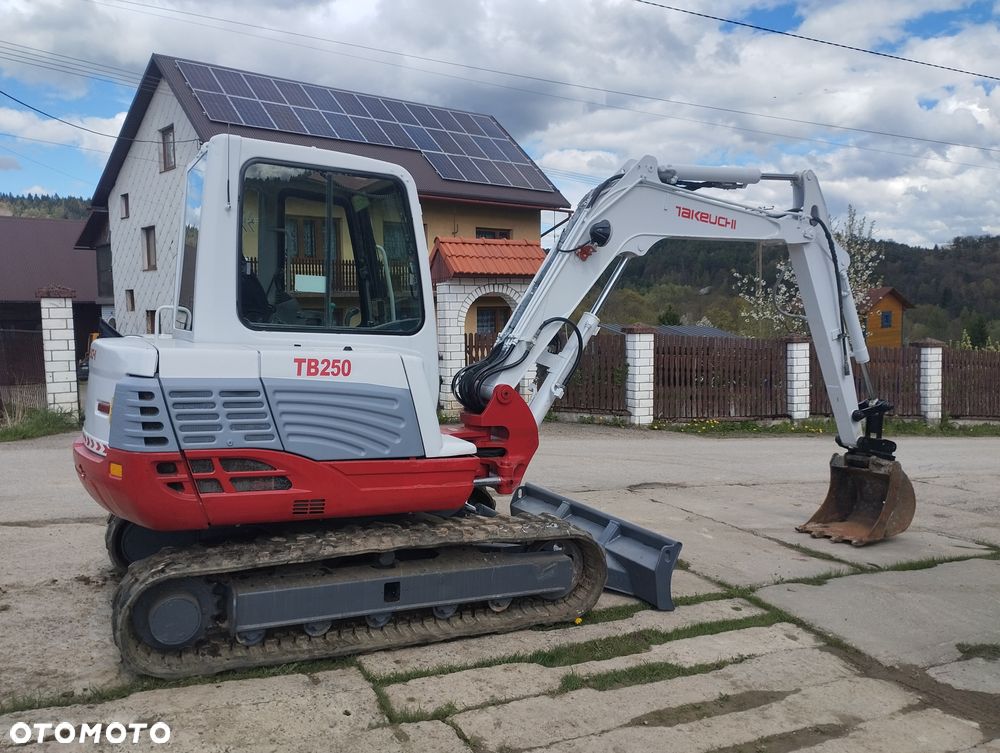 Takeuchi TB 250 - 3