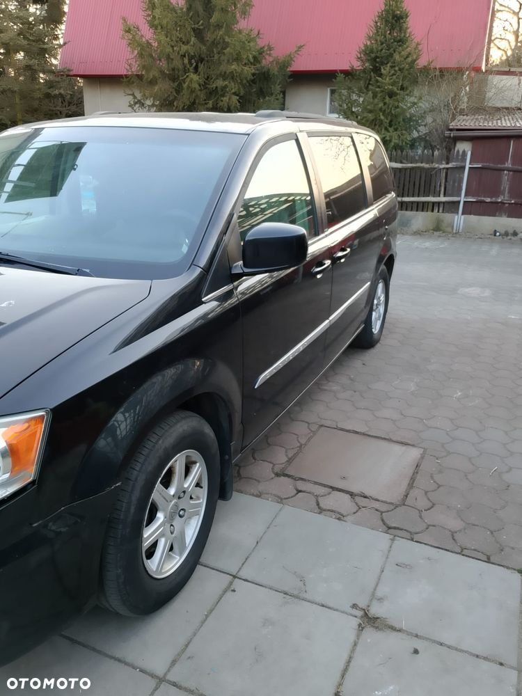 Chrysler Town & Country - 3