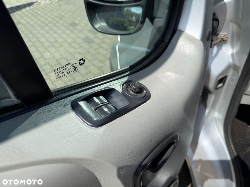 Opel Vivaro L1H1 2.7t - 25