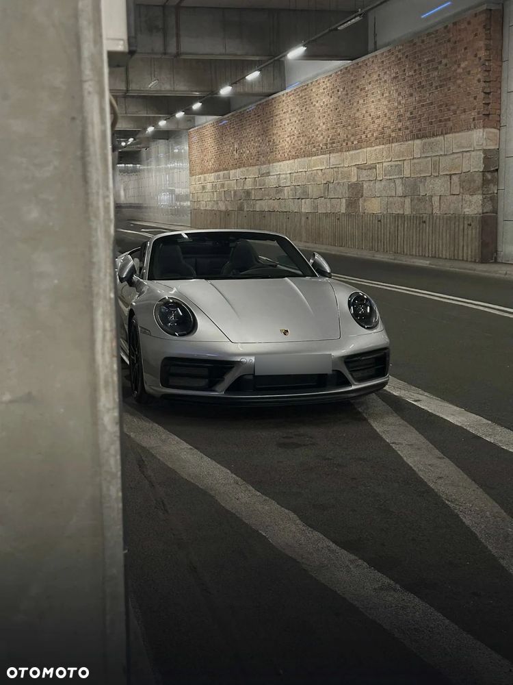 Porsche 911 Carrera 4 GTS - 6