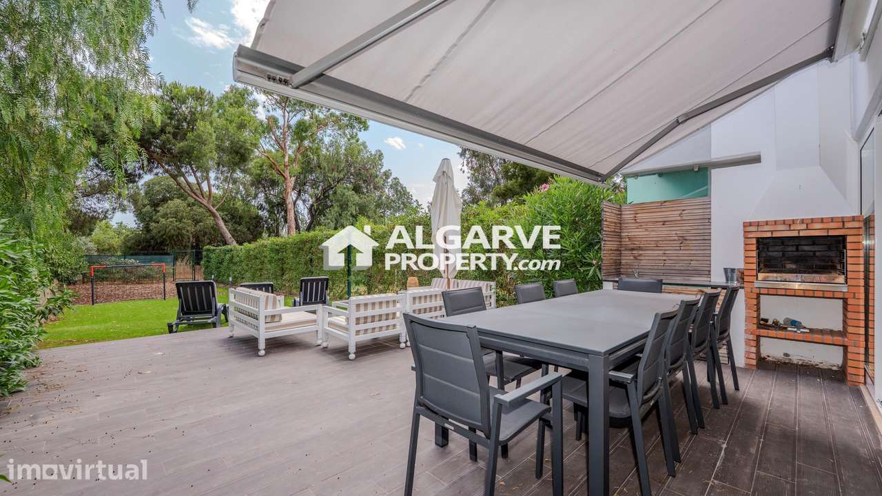 Moradia de Luxo com 3 Quartos no Coração de Vilamoura, Algarve