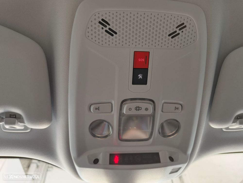 Peugeot 2008 1.2 PureTech Allure - 21