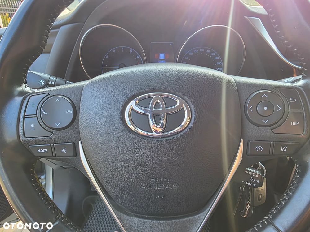 Toyota Auris 1.6 Premium - 25
