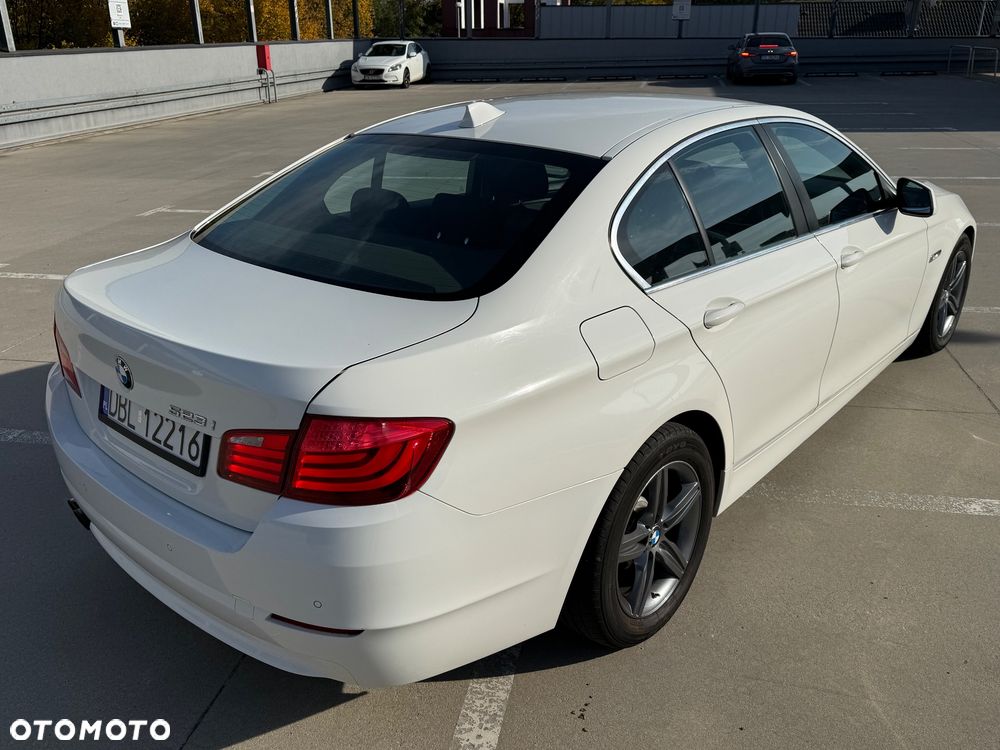 BMW Seria 5 523i - 4