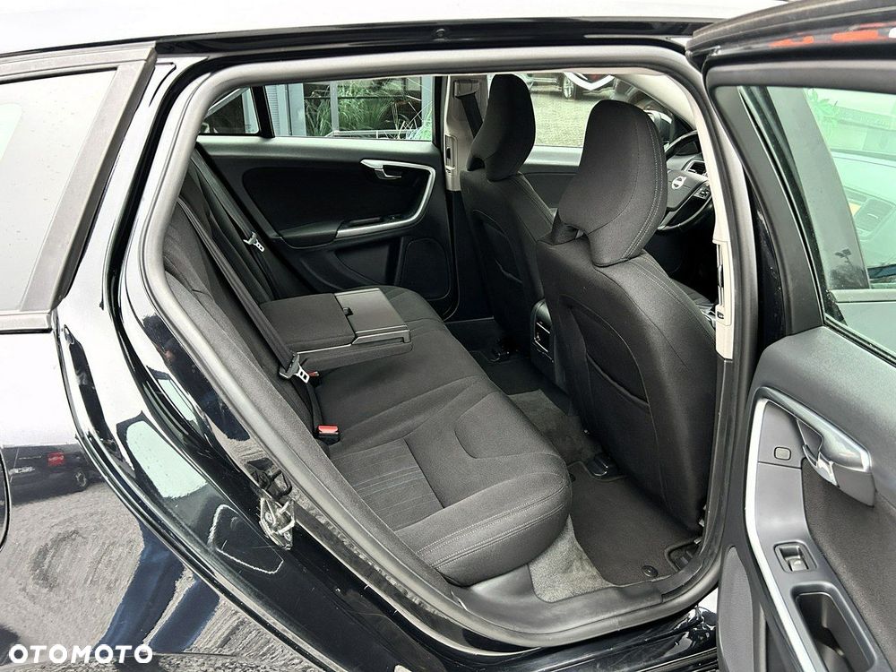 Volvo V60 D2 Momentum - 32
