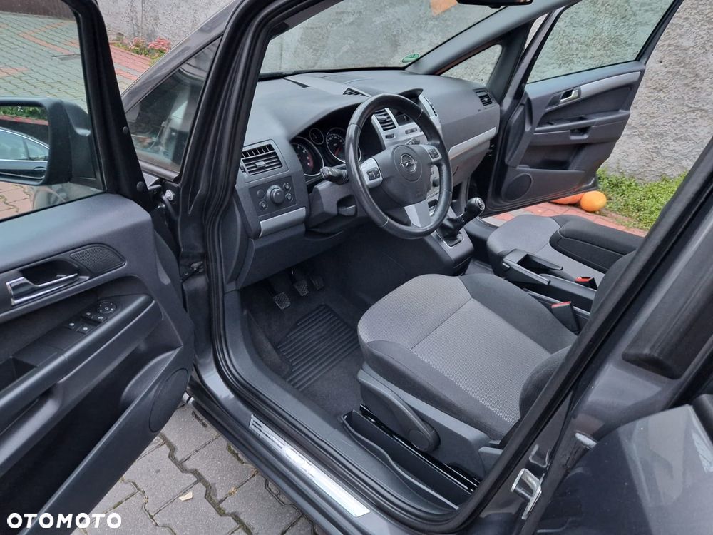 Opel Zafira - 10