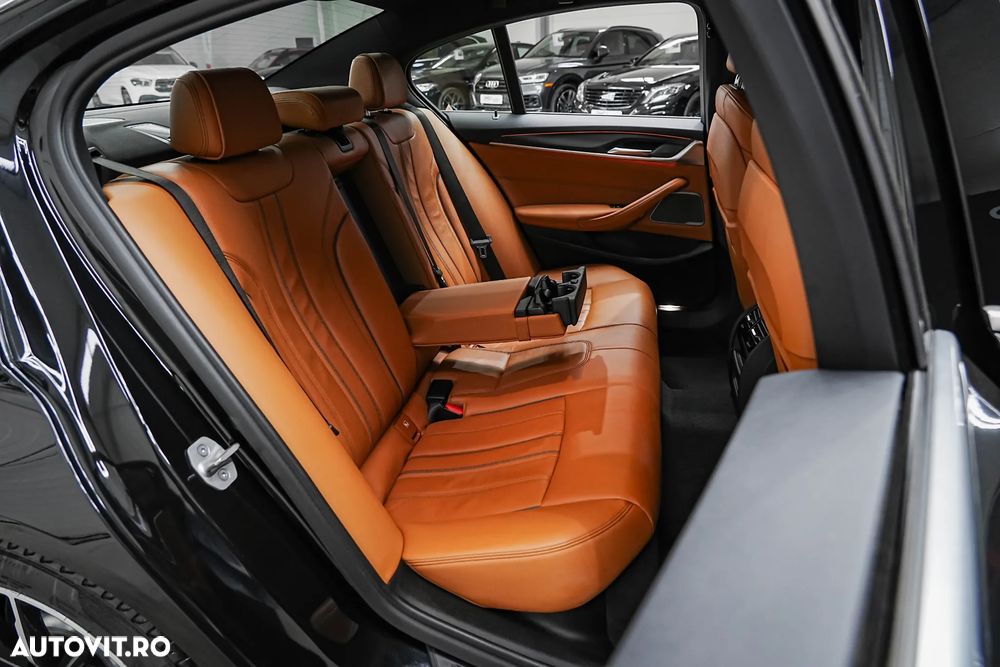 BMW Seria 5 520i Aut. M Sport Edition - 9