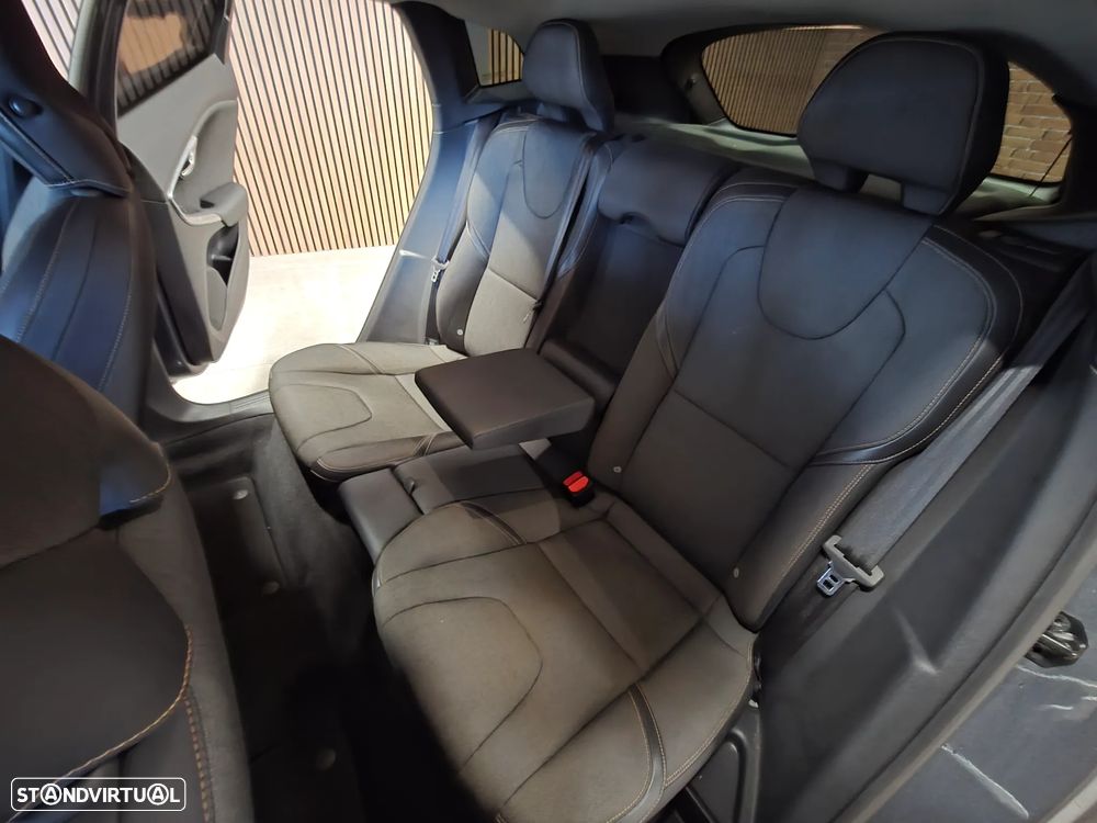 Volvo V40 D2 Summum - 20