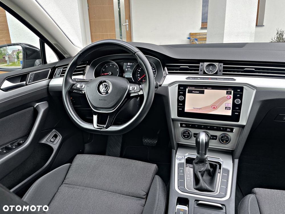 Volkswagen Passat ver-variant-1-5-tsi-opf-dsg-comfortline - 24