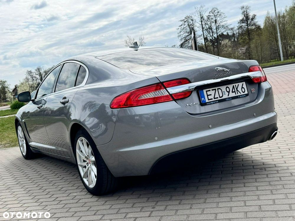 Jaguar XF 2.2 D Luxury - 4