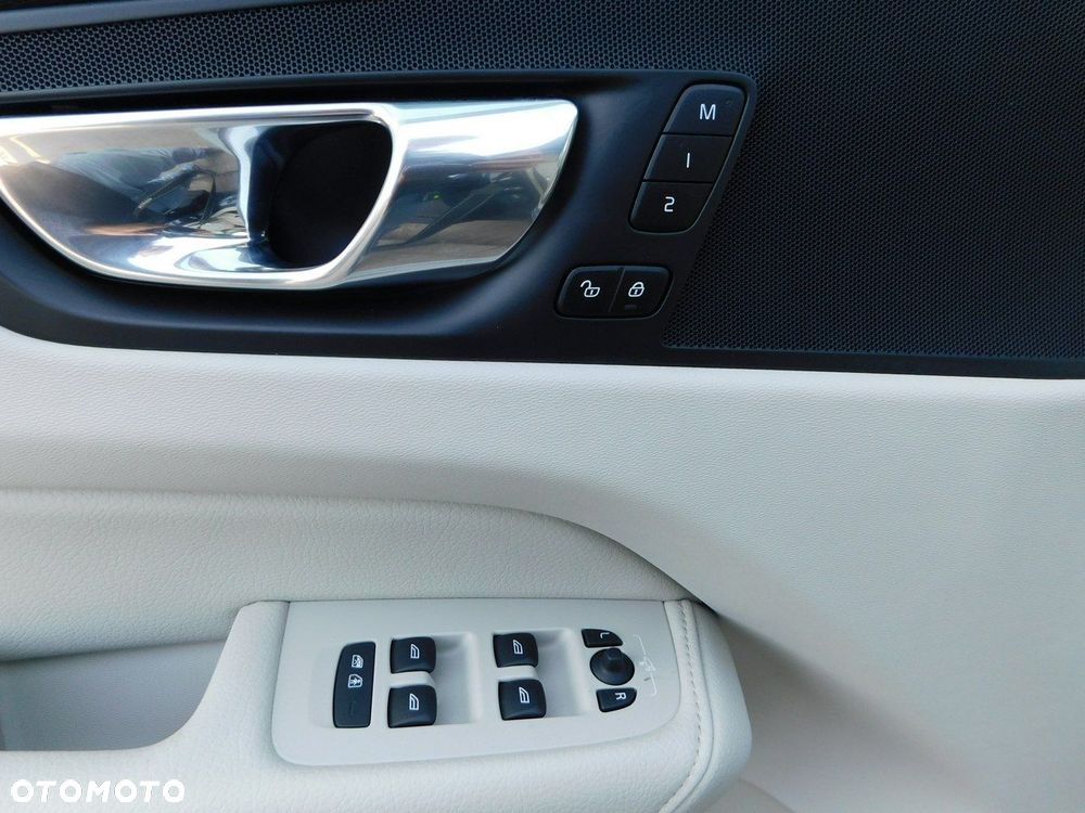 Volvo XC 60 D3 Momentum Pro - 28