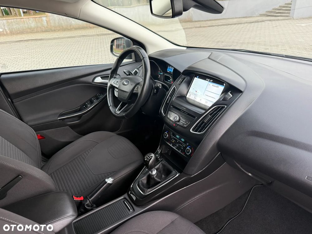 Ford Focus 1.5 EcoBlue Start-Stopp-System TITANIUM - 32