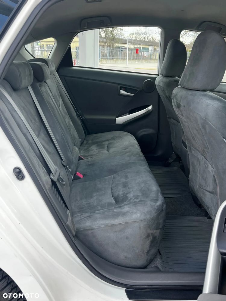 Toyota Prius (Hybrid) Executive - 8