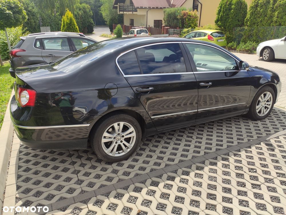 Volkswagen Passat - 4
