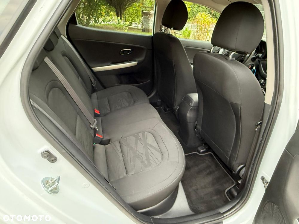 Kia Ceed - 8