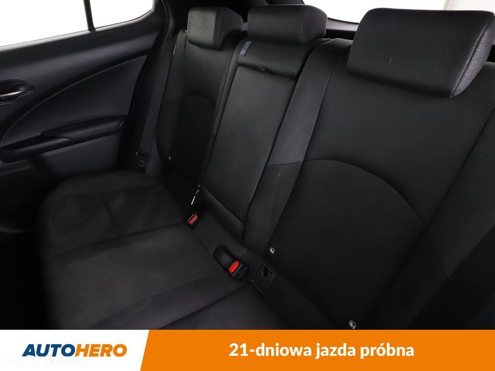 Lexus UX - 15