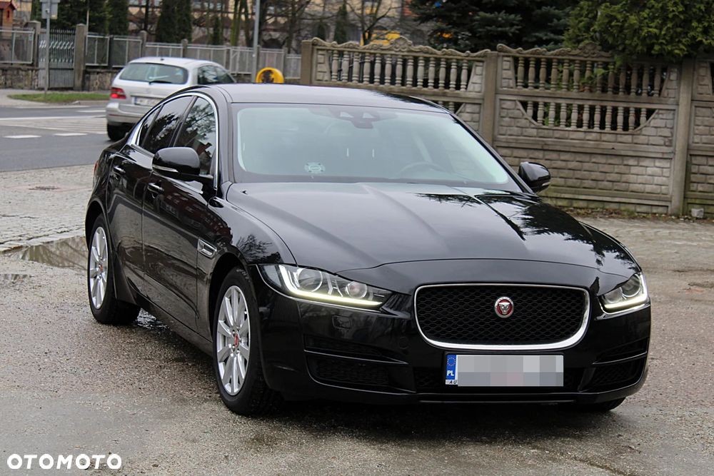 Jaguar XE - 1