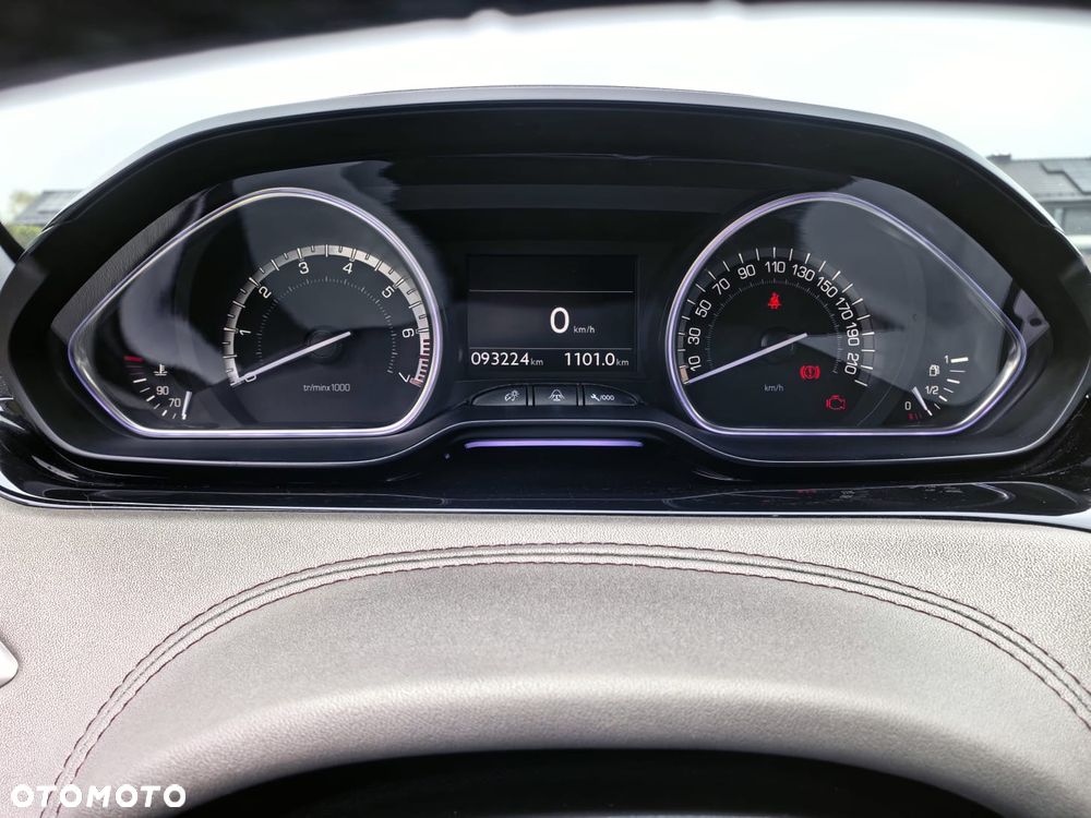 Peugeot 208 155 THP Allure - 10