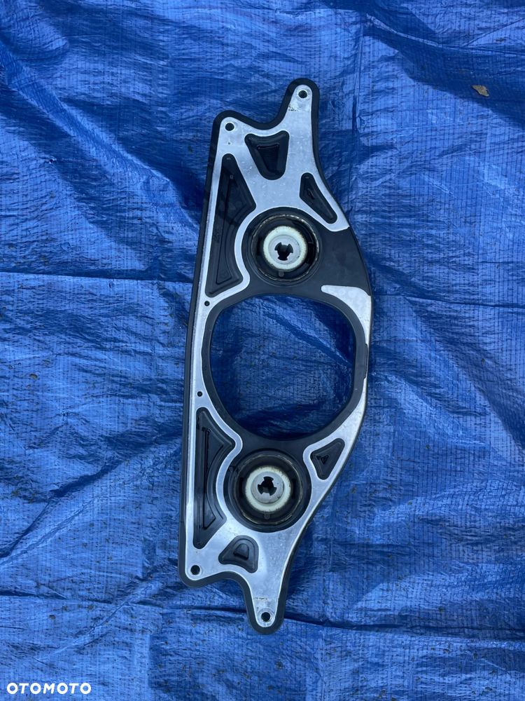 MERCEDES W206 MERCEDES-BENZ A2063520000 podpora wału