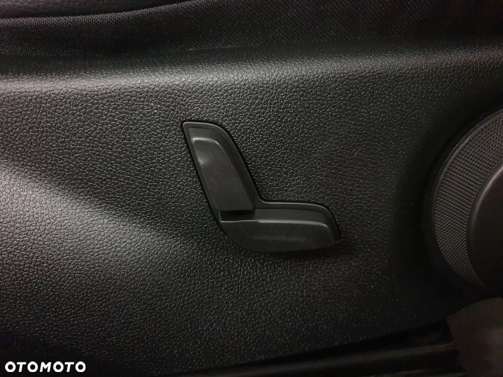 Mercedes-Benz Klasa E - 33