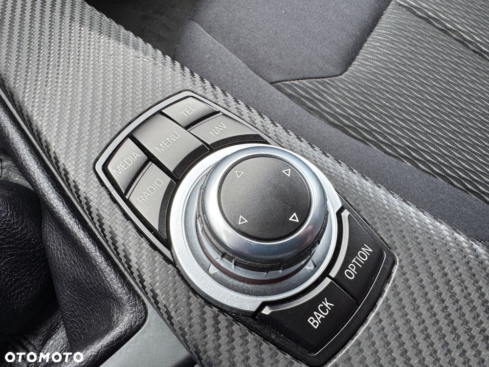 BMW Seria 3 318d xDrive - 12
