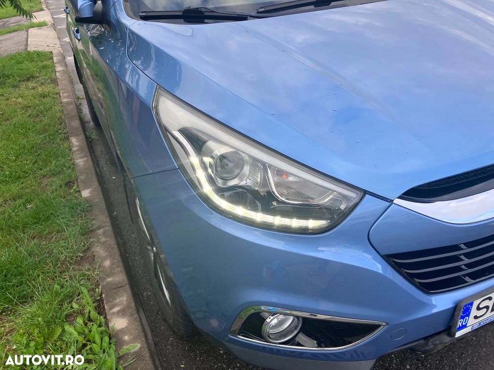 Hyundai ix35 2.0 CRDI 4WD Fifa World Cup Gold Edition - 8