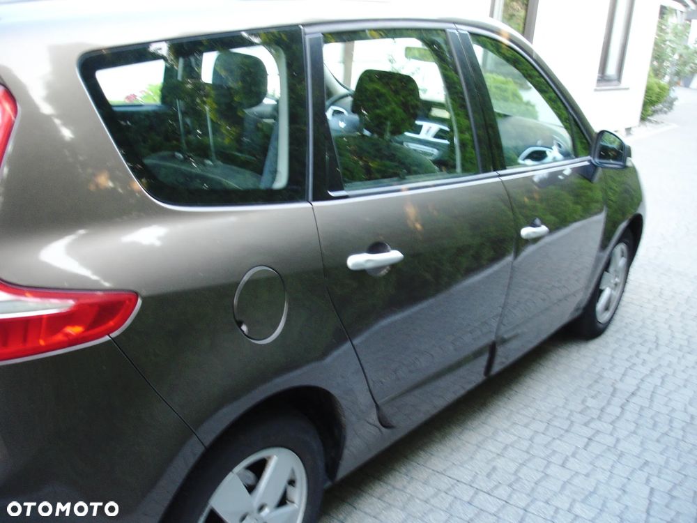 Renault Grand Scenic - 28