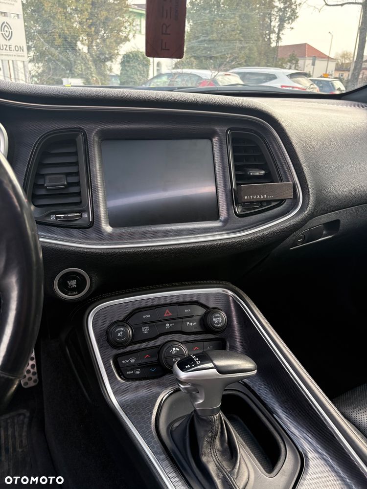 Dodge Challenger 6.1 SRT8 - 12