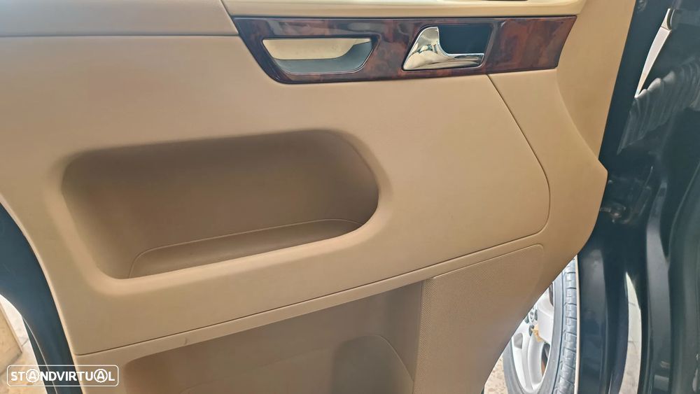 VW Multivan 2.5 TDi Highline - 11