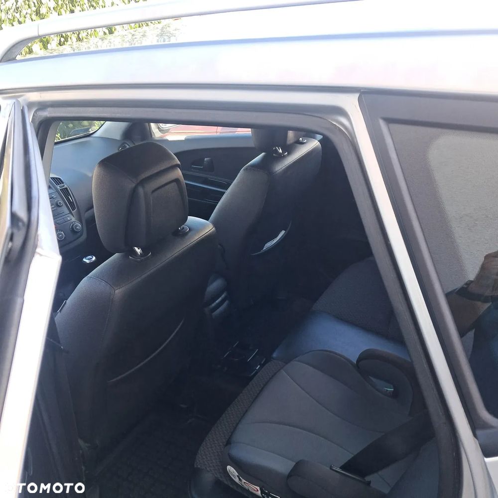 Kia Ceed - 10