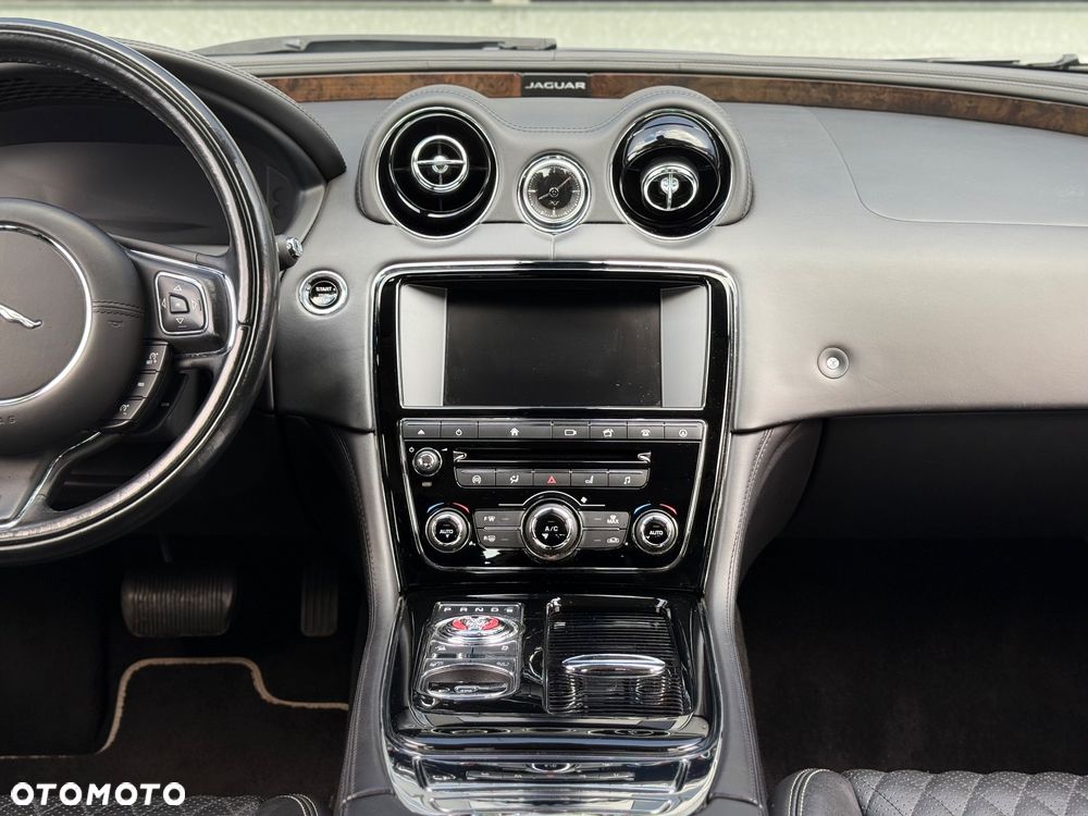 Jaguar XJ - 13