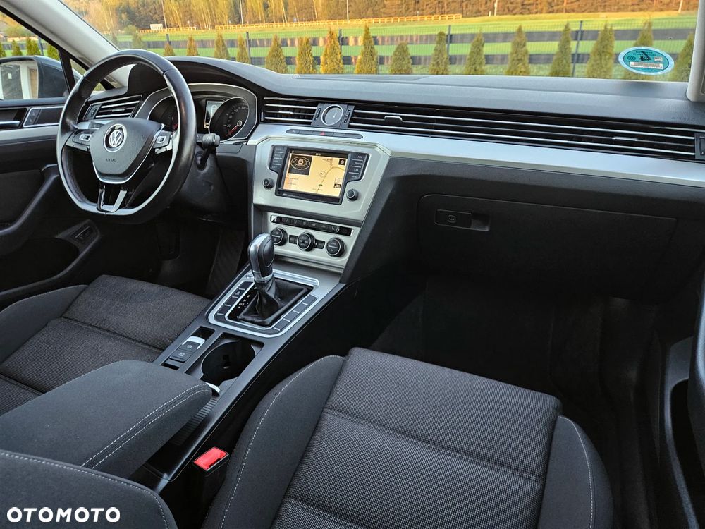 Volkswagen Passat 2.0 TDI SCR DSG Comfortline - 28