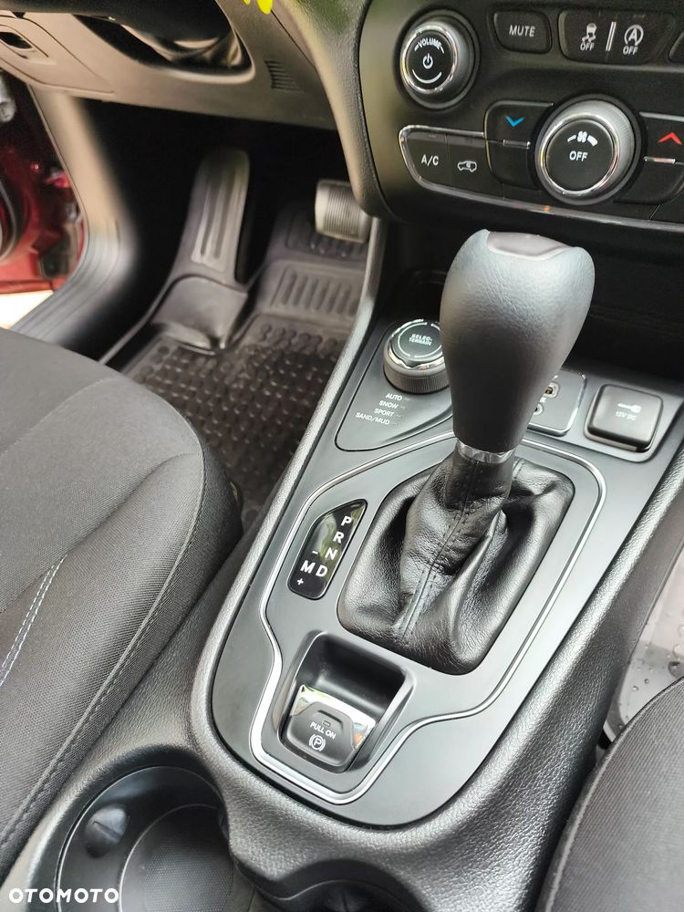 Jeep Cherokee - 22