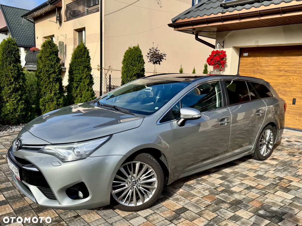 Toyota Avensis Touring Sports 1.8 Executive - 1