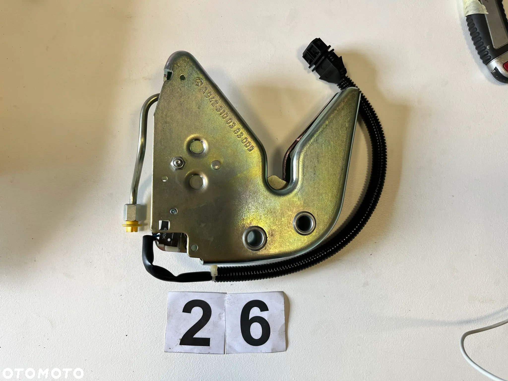 ZAMEK ZATRZASK KABINY MERCEDES ACTROS A9423100383 - 1
