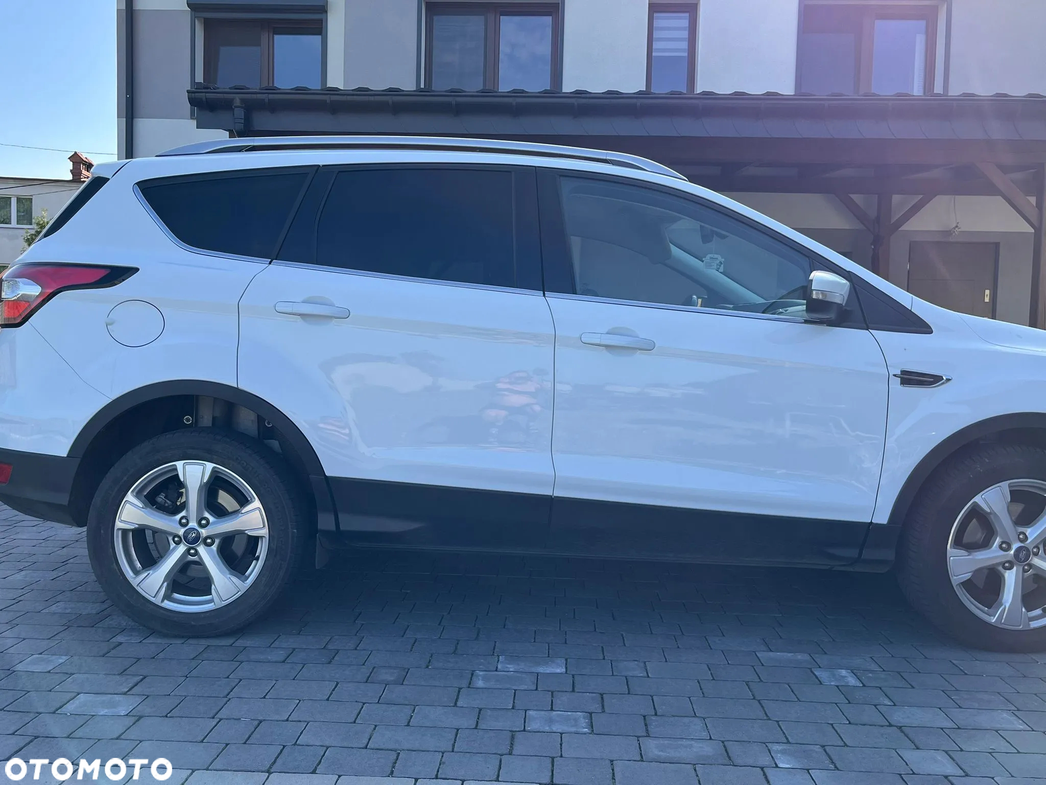 Ford Kuga 2.0 TDCi 2x4 Titanium - 5