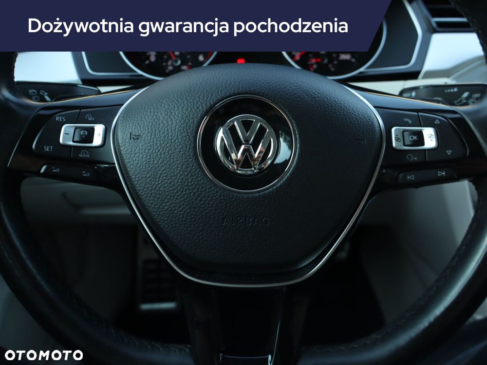 Volkswagen Passat - 21